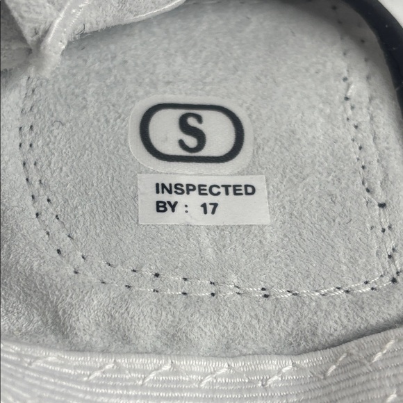 NWT Kirkland Signature Women White Leather Golf Gloves Left Handed 3 pack Size S - Picture 5 of 6